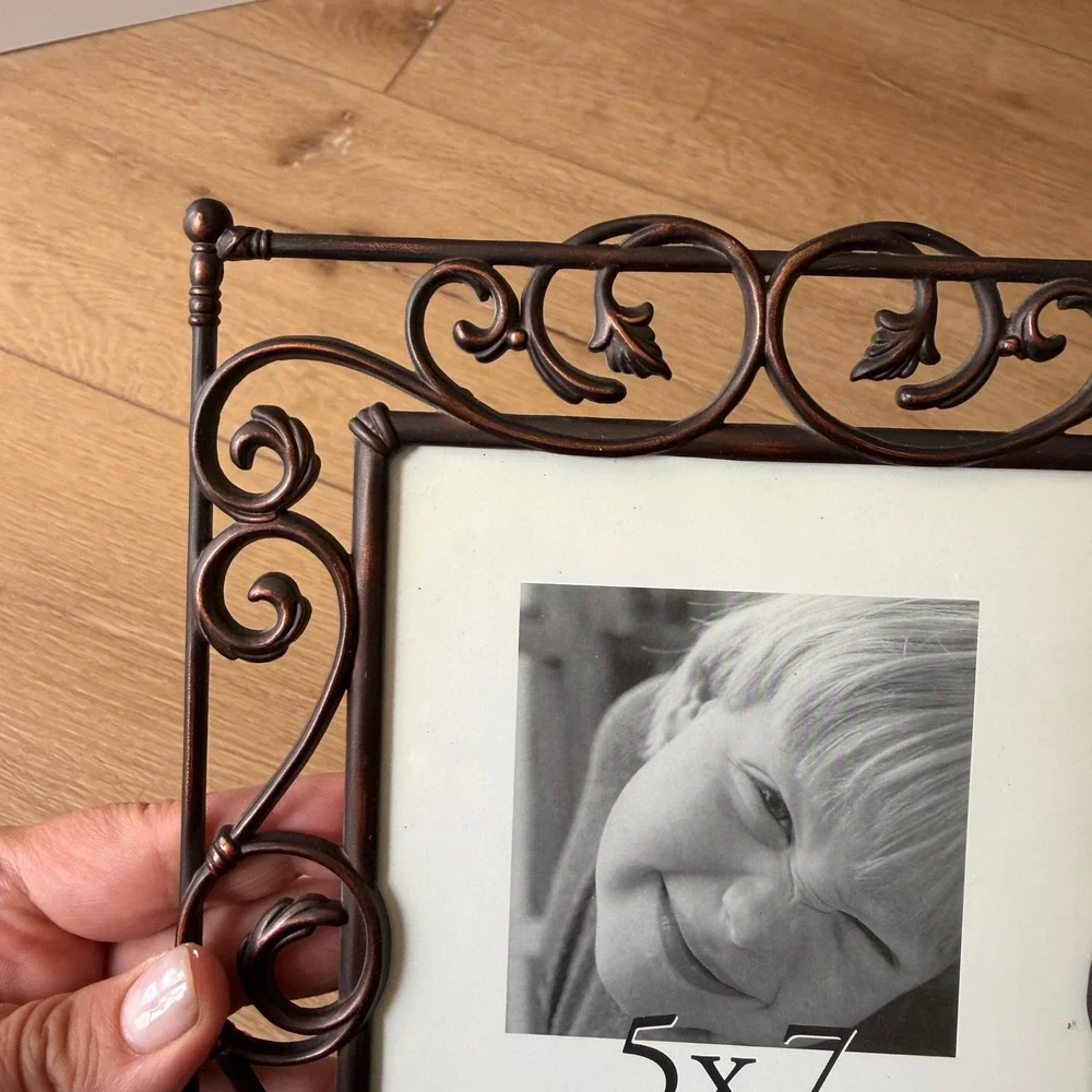 Aaron Brothers 5x7 Photo Frame Bronze Metal Scrollwork Leaf Tabletop Easel Back